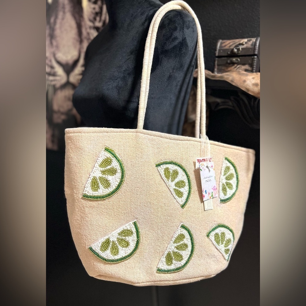 ๐โ๐ฉ Viral Made in India, Handcrafted Beaded Lime Tote- NWT๐โ๐ฉ - Picture 3 of 11